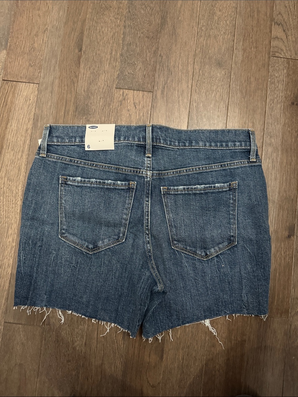 Women’s old navy jean shorts size 6 - Picture 3 of 4